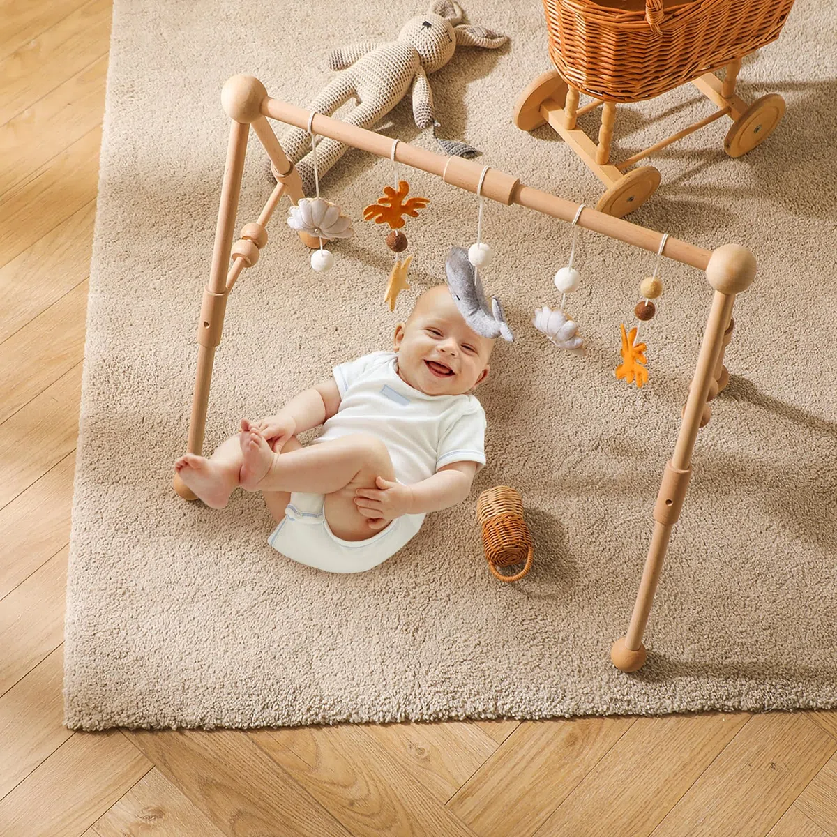 Arche de Jeu en Bois pour bébé avec Jouets détachables en Forme d'animaux Marins à Attraper,Table à Langer lit bébé Parc Arc de Jeu avec Peluche Corail Baleines Dauphins Coquillages