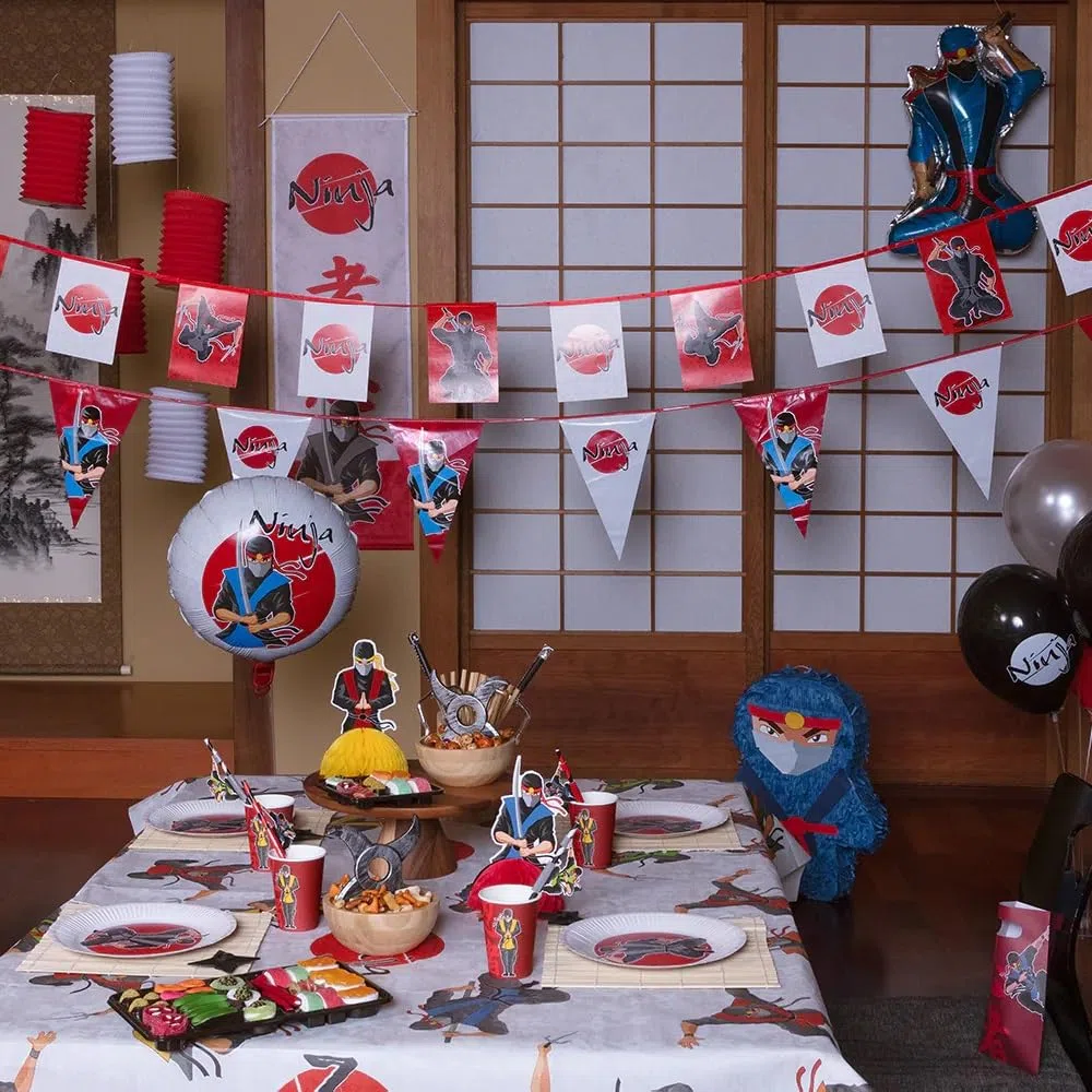 Pinata - Ninja, bâton de frappe et masque - Comme jeu et décoration pour anniversaire d'enfant et fête à thème - Dimensions : 45 x 34 x 10 cm - Compatible avec anniversaire Ninjago - Fête pour enfants
